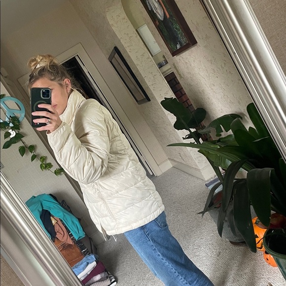 Abercrombie & Fitch Lightweight Cream White Packable Puffer Jacket - Picture 7 of 16